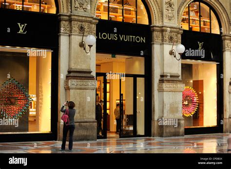 louis vuitton napoli photos|louis vuitton store naples italy.